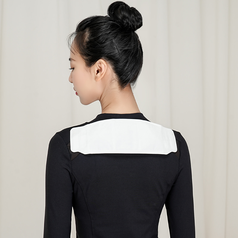 Engangs smertelindrende varmeplaster til skulder